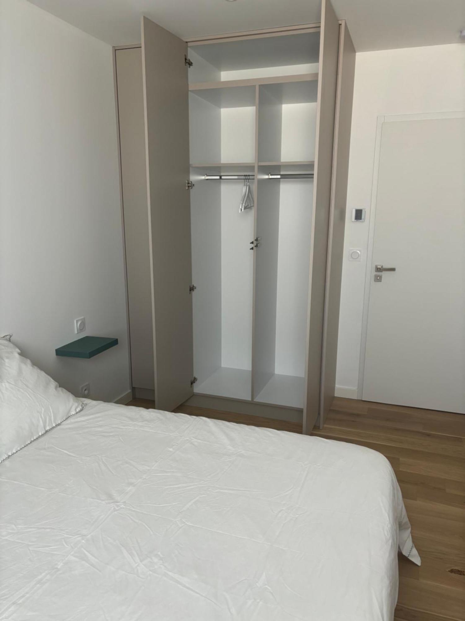 Habitación en casa particular Privee Avec Salle De Bains Partagee-le Sapin