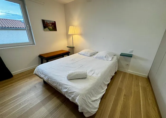 Chambre Privee Avec Salle De Bains Partagee-Le Sapin