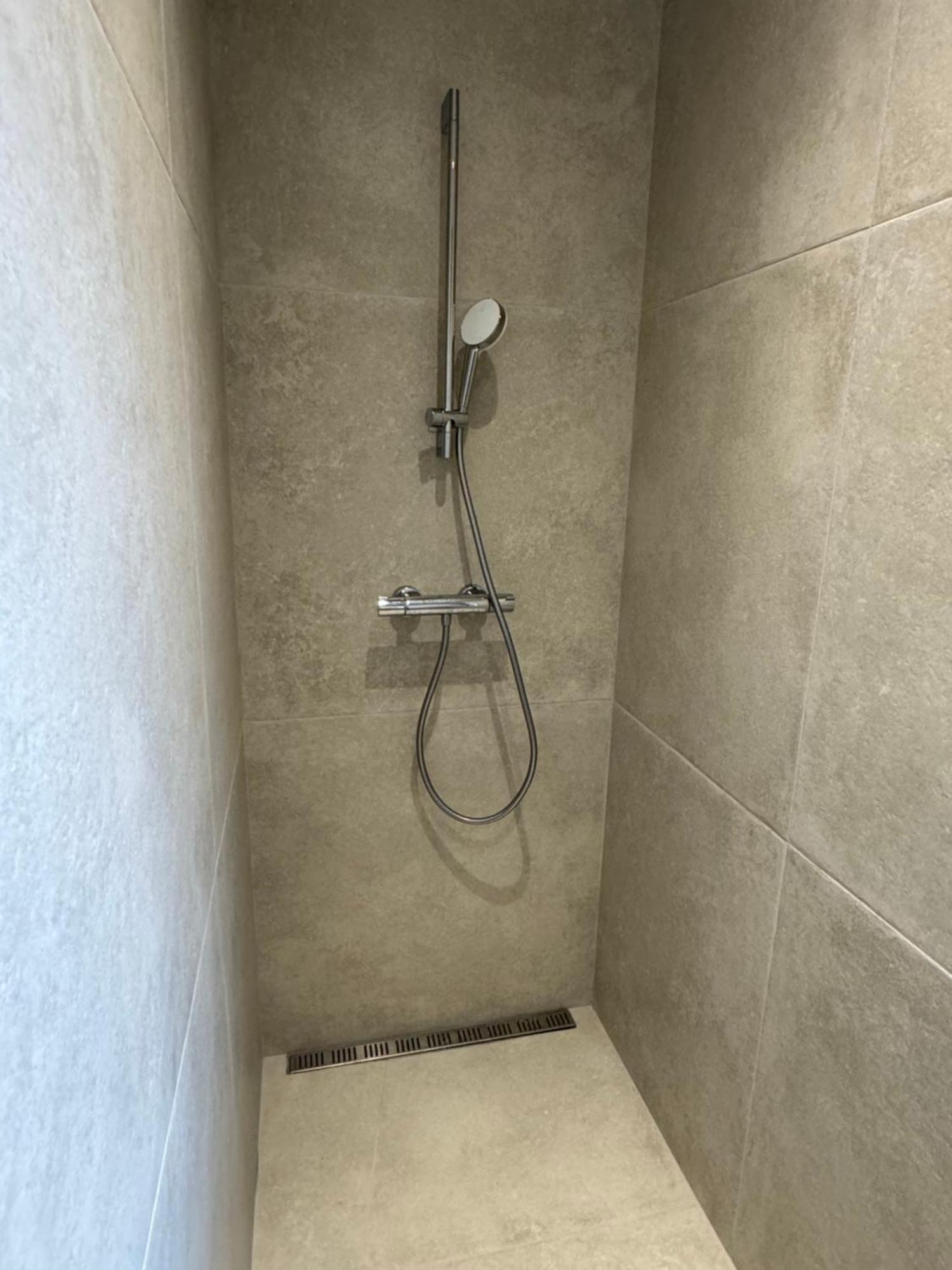 Privee Avec Salle De Bains Partagee-le Sapin * Genay (Rhone)