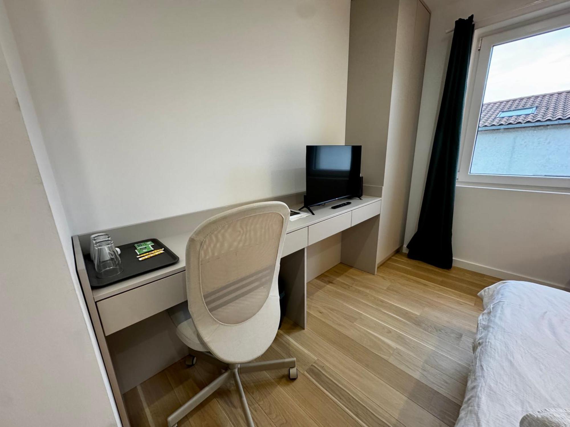 Privee Avec Salle De Bains Partagee-le Sapin Privatunterkunft